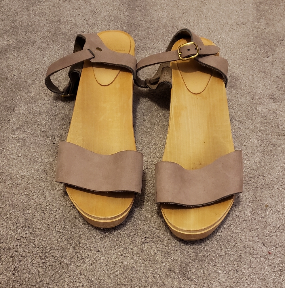 Bryr Rachel Sandal Clog Mid Heel